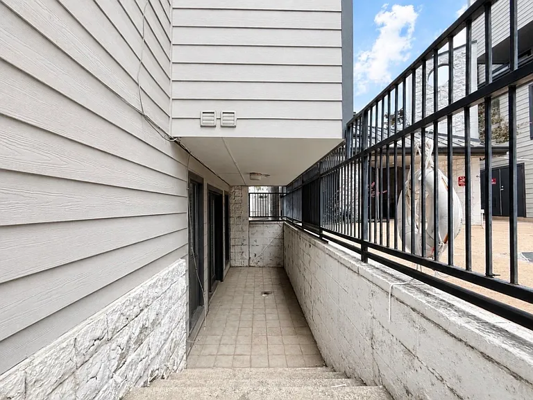 915 NW 7th St #105 — Photo 22