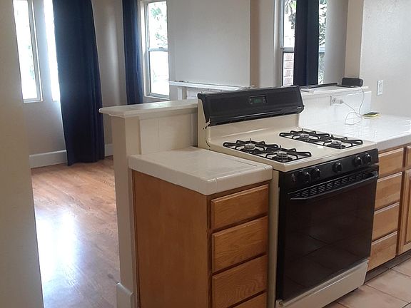 4th image of 350 Barry Dr