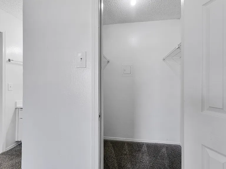 Villa Nueva Apartments — Photo 24