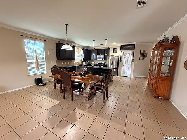 4 bed, 2.0 bath, 2028 sqft, $1,800 — Photo 4