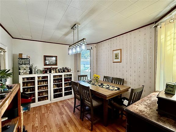 9th image of 223 N Elm St