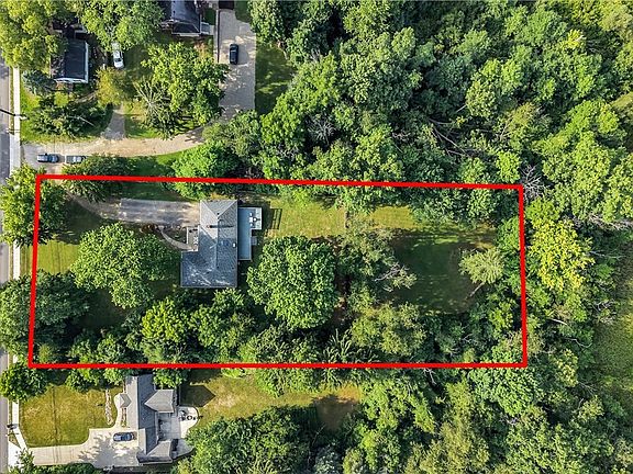 2nd image of 4824 Darrow Rd