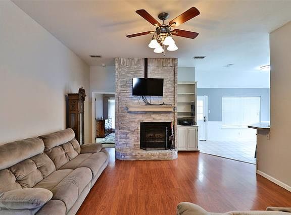 2nd image of 4025 Karen Dr