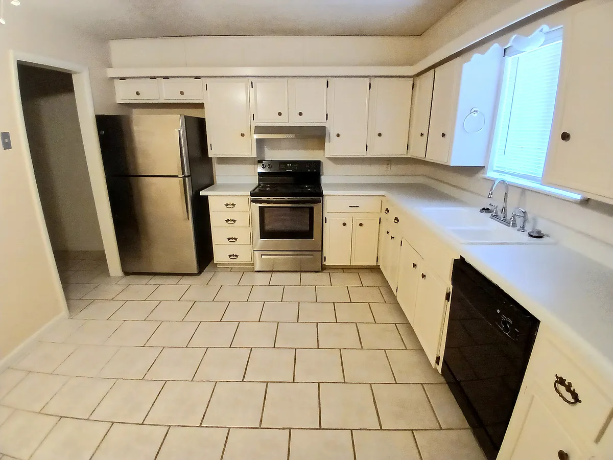 Kitchen with Stainless Appliances - 4920 S 72nd East Ave