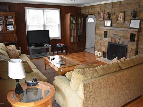 3rd image of 218 Hyers St