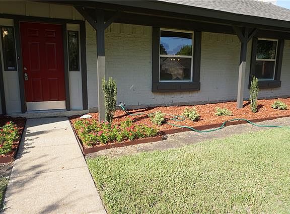 3rd image of 1705 Aurora Dr