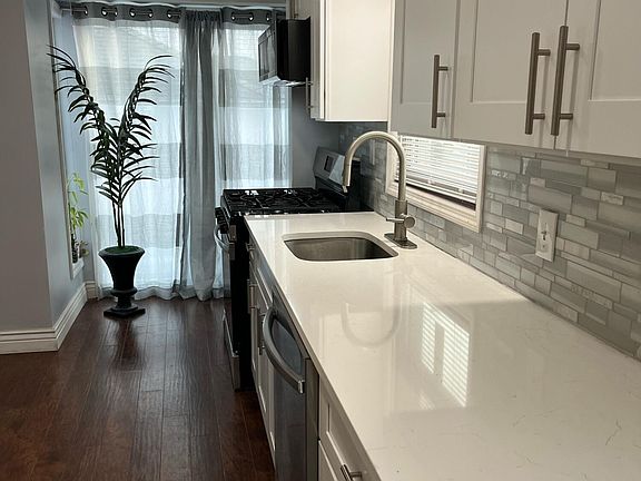 5th image of 108 Westcott Blvd