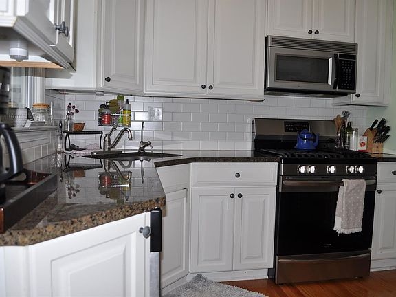 4th image of 2636 Deake Ave