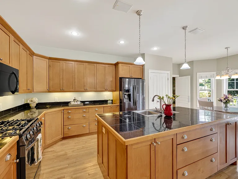 1600 Kohler Ct — Photo 5