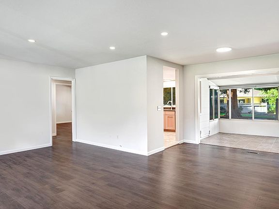 5th image of 90 Aspen Meadows Circle