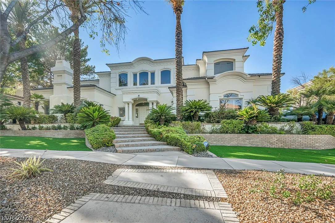 6 bed, 5.5 bath, 6819 sqft, $17,500 — Photo 2