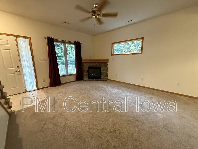 2 bed, 2.0 bath, 1412 sqft, $1,600 — Photo 2