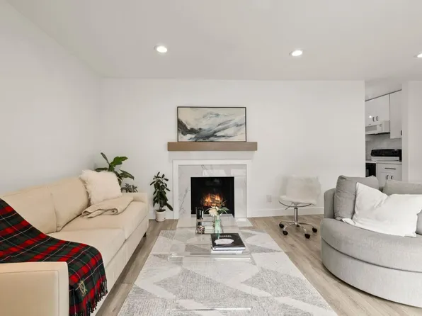 1919 Alameda De Las Pulgas APT 80, San Mateo, CA 94403