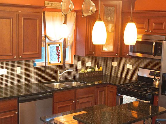 3rd image of 126 E Midland Dr