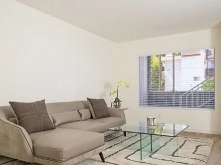 7326 Haskell Ave — Photo 15