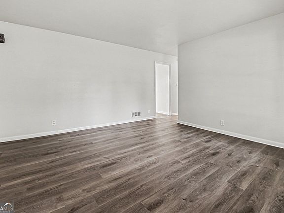 4th image of 5041 W Mountain St