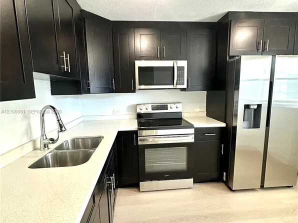 445 NE 195th St APT 326, Miami, FL 33179