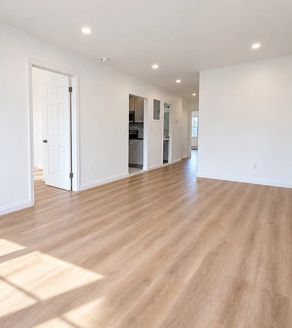 3 bed, 1000 sqft, $3,200 — Photo 2
