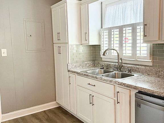 3rd image of 110 Brainerd Ave