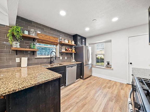 4th image of 1610 Rainbow Dr