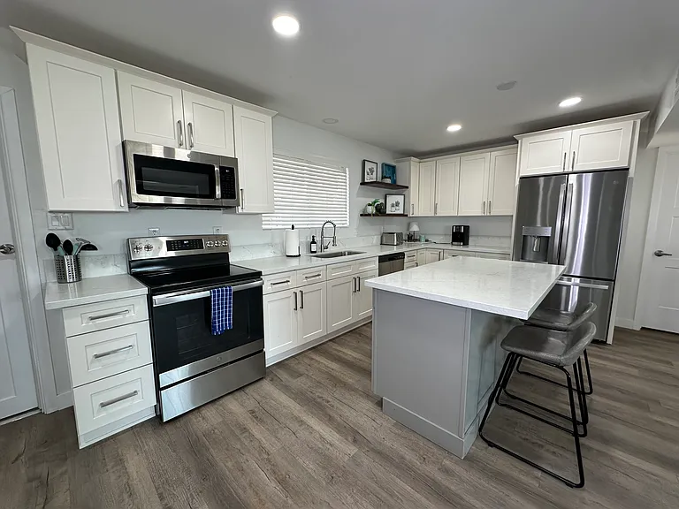 2729 N Myrtle Ave — Photo 5