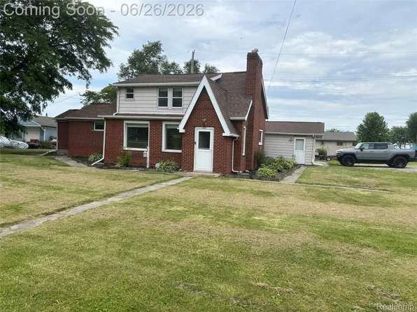 45824 Jefferson Ave, Chesterfield, MI 48047