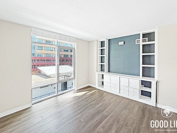 3rd image of 425 W Beech St Unit 710