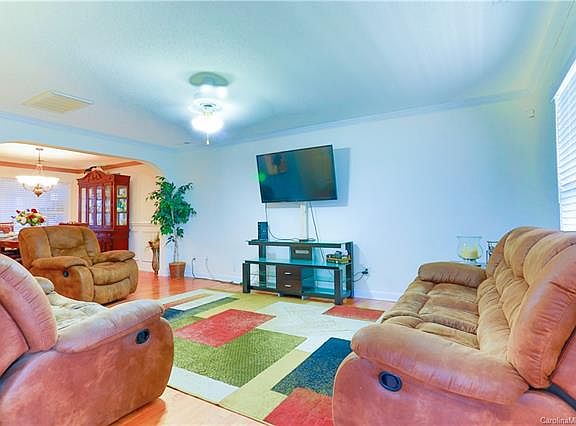 5th image of 3300 Kilbridge Woods Ct