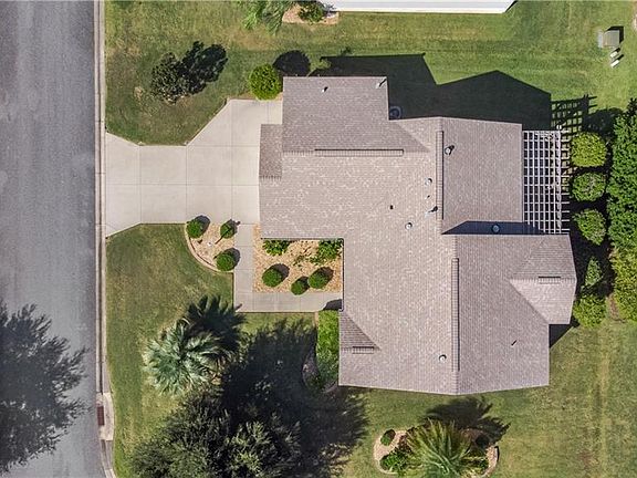 3rd image of 439 Medford Pl