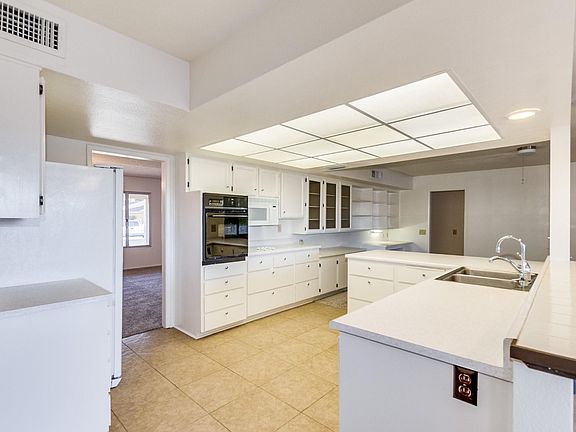 3rd image of 10117 W Concho Cir