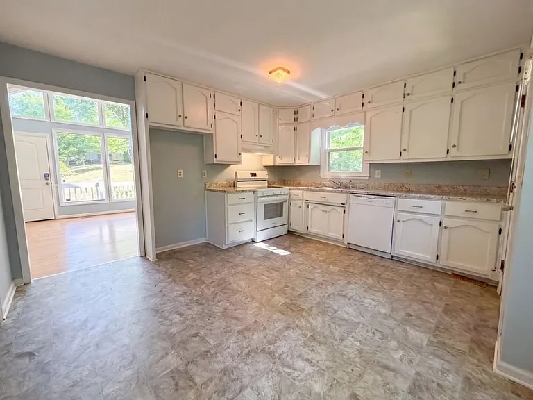 1106 Westridge Cir — Photo 4