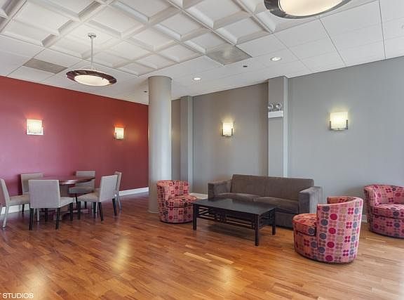 3rd image of 1515 S Prairie Ave Unit 1207