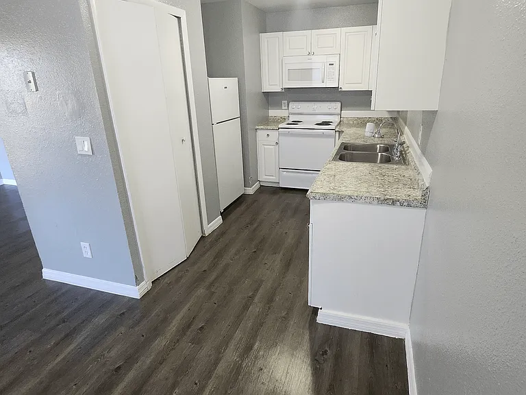 The Landings Apartment Homes — Photo 20
