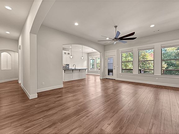 3rd image of 232 Stoneykirk Dr