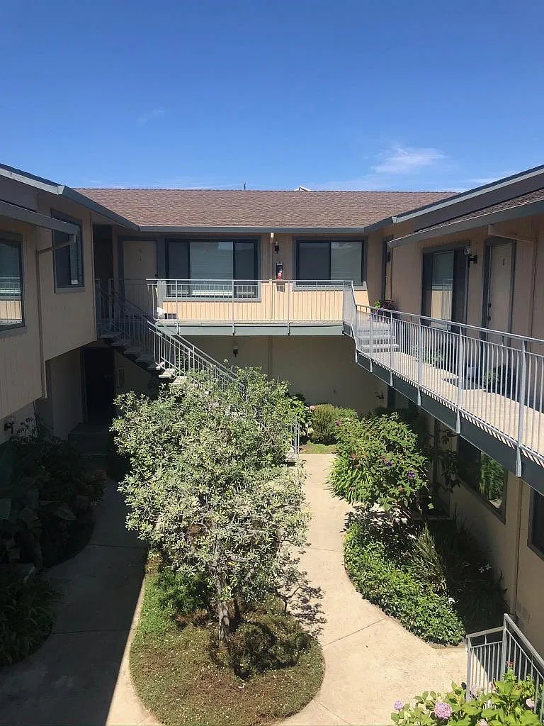 2 bed, 900 sqft, $2,995 — Photo 2