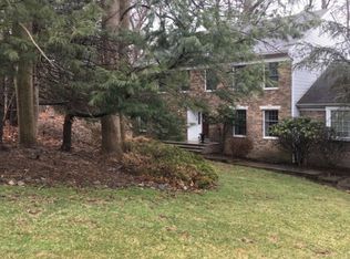 1 Saddle Ridge Ln, Park Ridge, NJ 07656