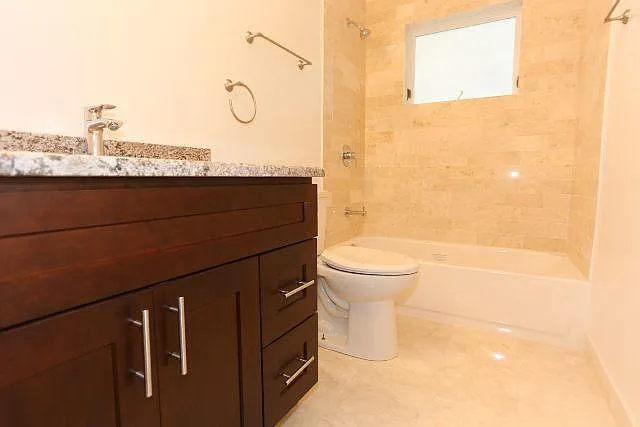 1543 W Walton St #1 — Photo 19