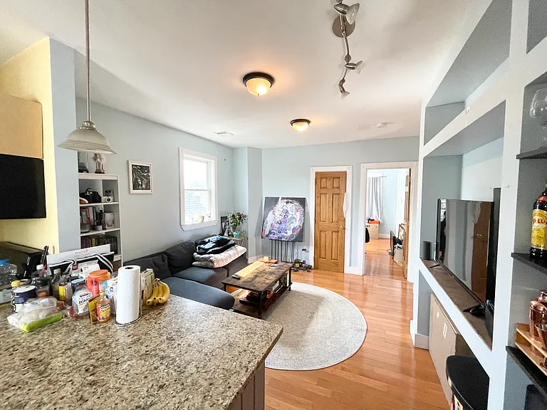 44-46 Ward St #3 — Photo 4