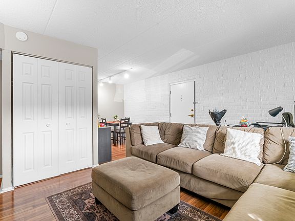4th image of 3223 W Parkway Dr APT 1G