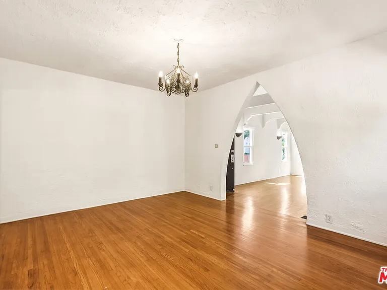 2613 Cloverfield Blvd — Photo 11
