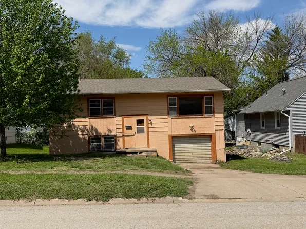 507 E Nishna Rd, Shenandoah, IA 51601