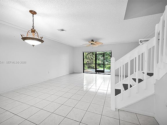 4th image of 502 Westree Ln