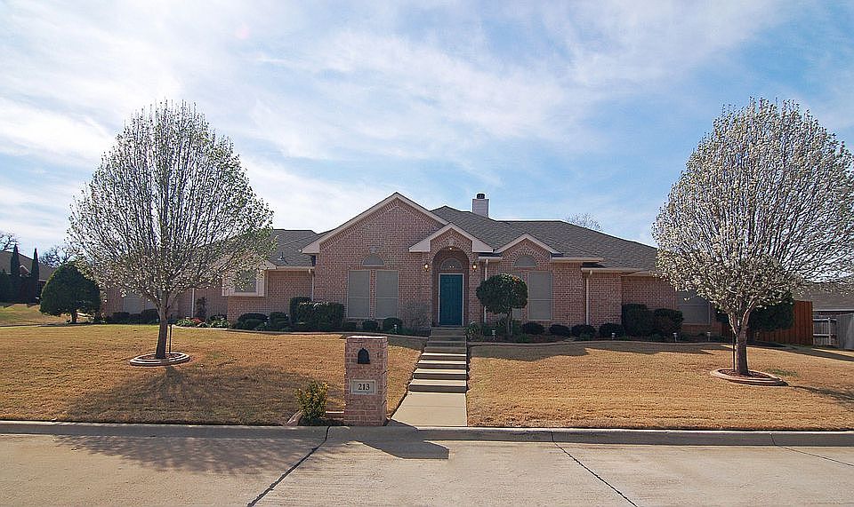 1st image of 213 Blossom Ln