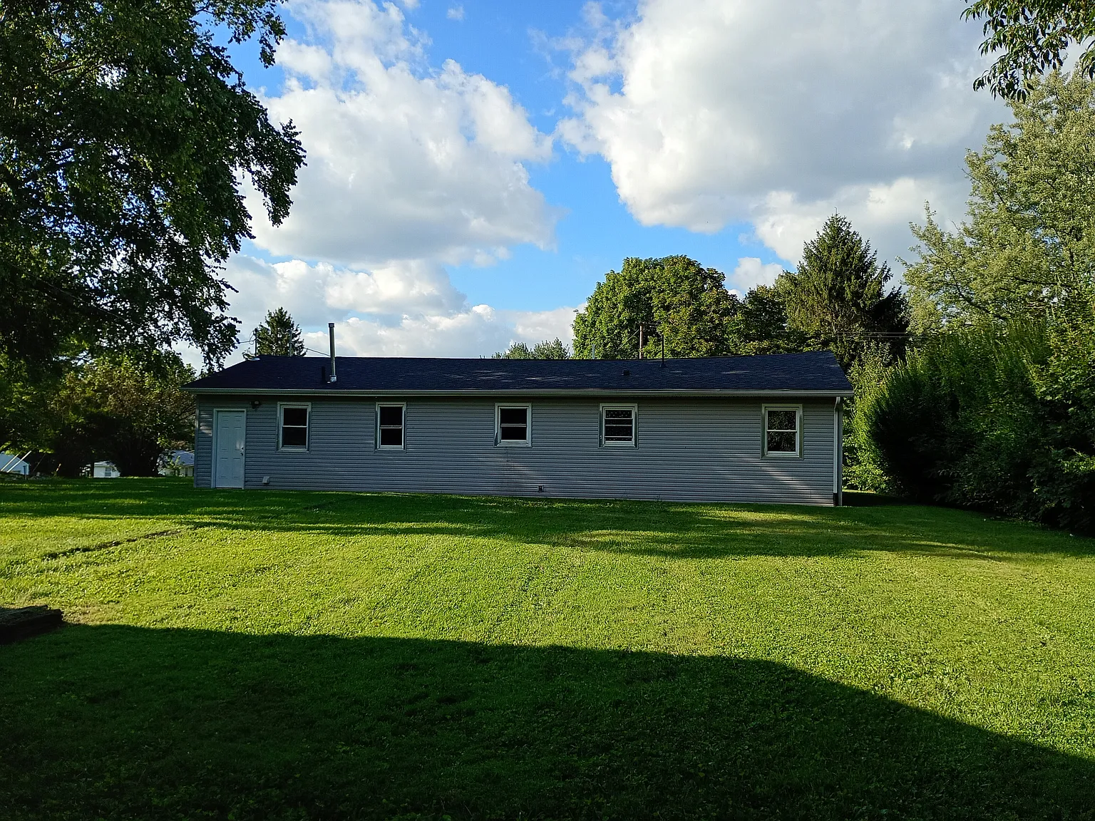 1161 River Dr — Photo 3