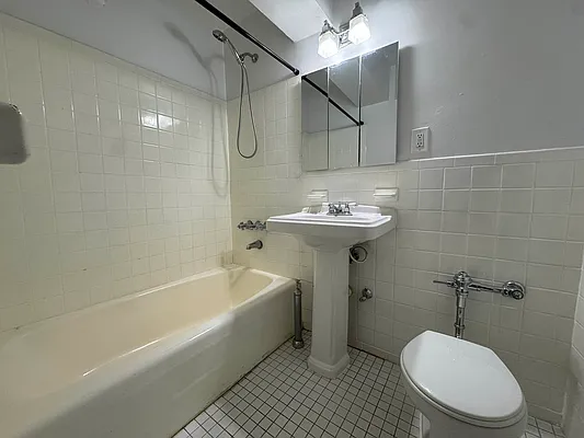 Rented by Hillel Realty Group | media 8