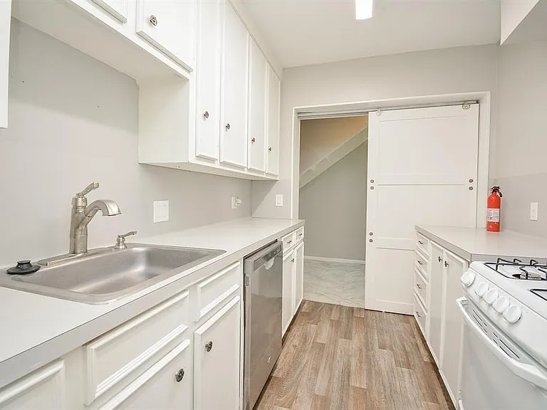 2718 Wroxton Rd #3 — Photo 15