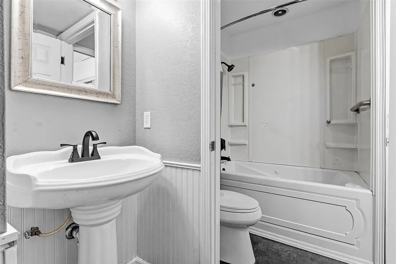2 bed, 956 sqft, $1,600 — Photo 3