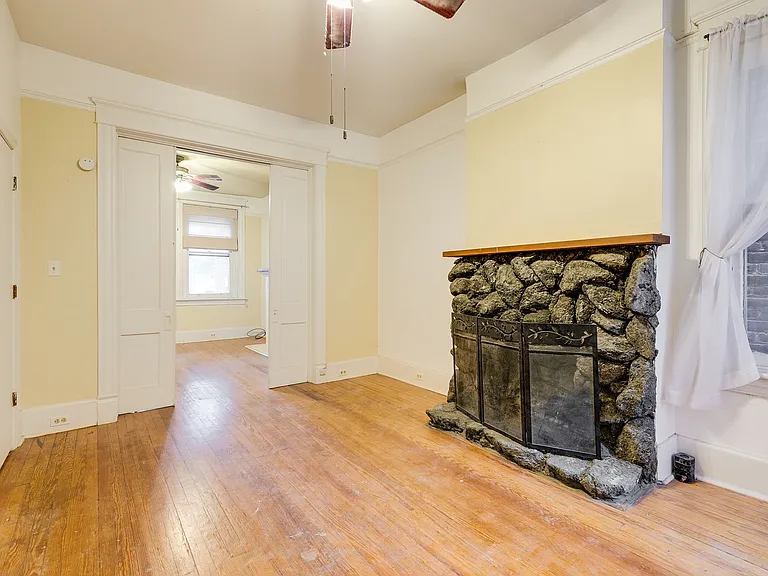 2912 Ellwood Ave. — Photo 4