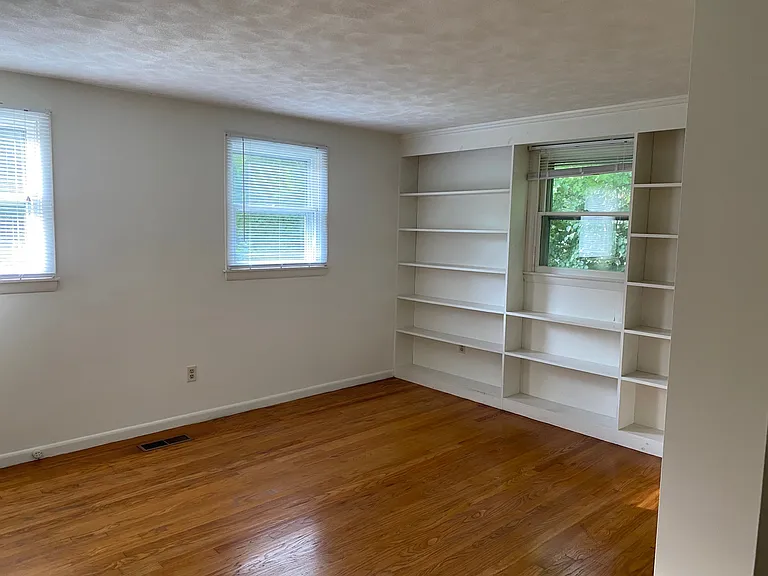 683 E Pleasant St — Photo 9