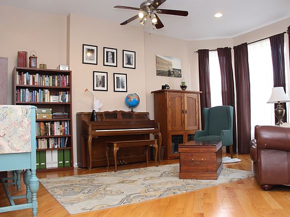 3rd image of 1419 E 62nd St APT 1W